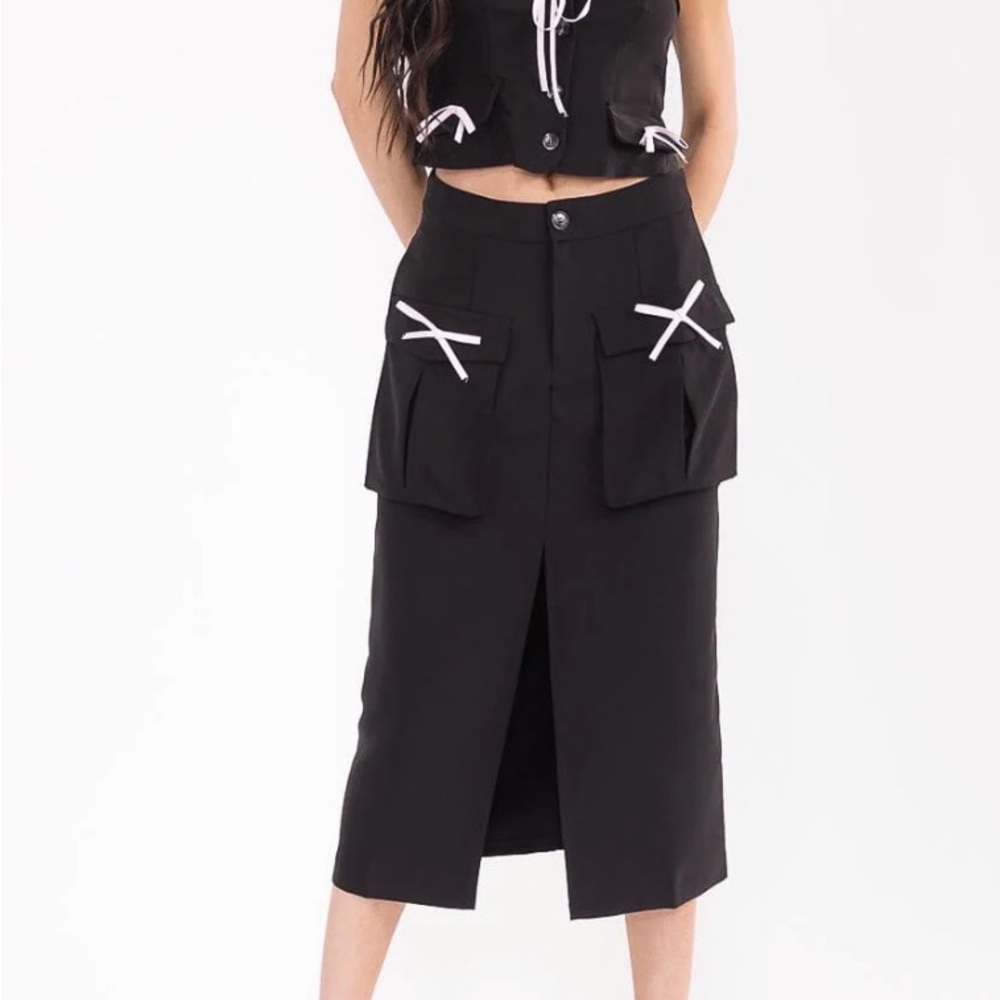 WOMEN'S SLEEVELESS TOP & BUTTON CLOSURE MIDI SKIRT SOLID BOWS 2PC. SET - Picture 3 of 4
